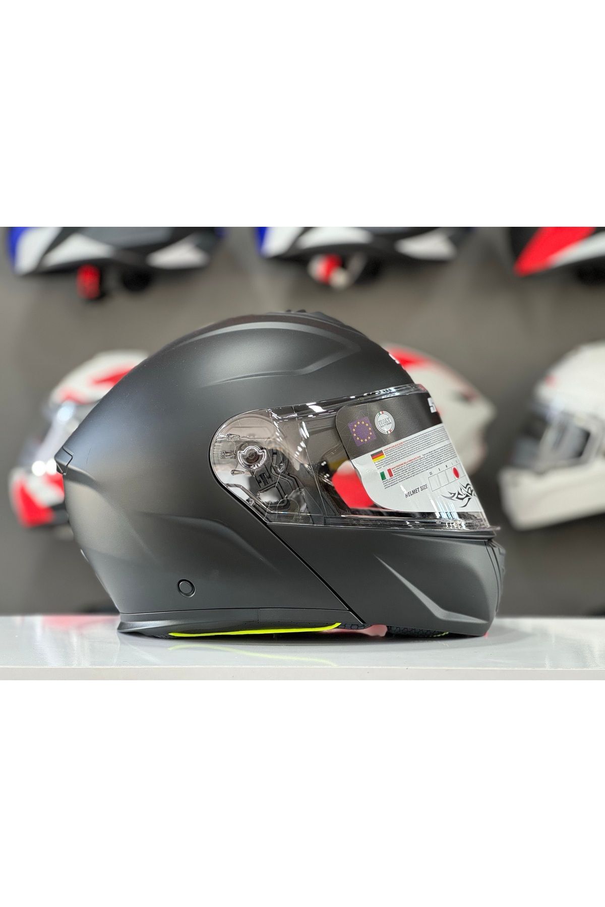 917 MAT BLACK GÜNEŞ VİZÖRLÜ ÇENE AÇILIR KASK