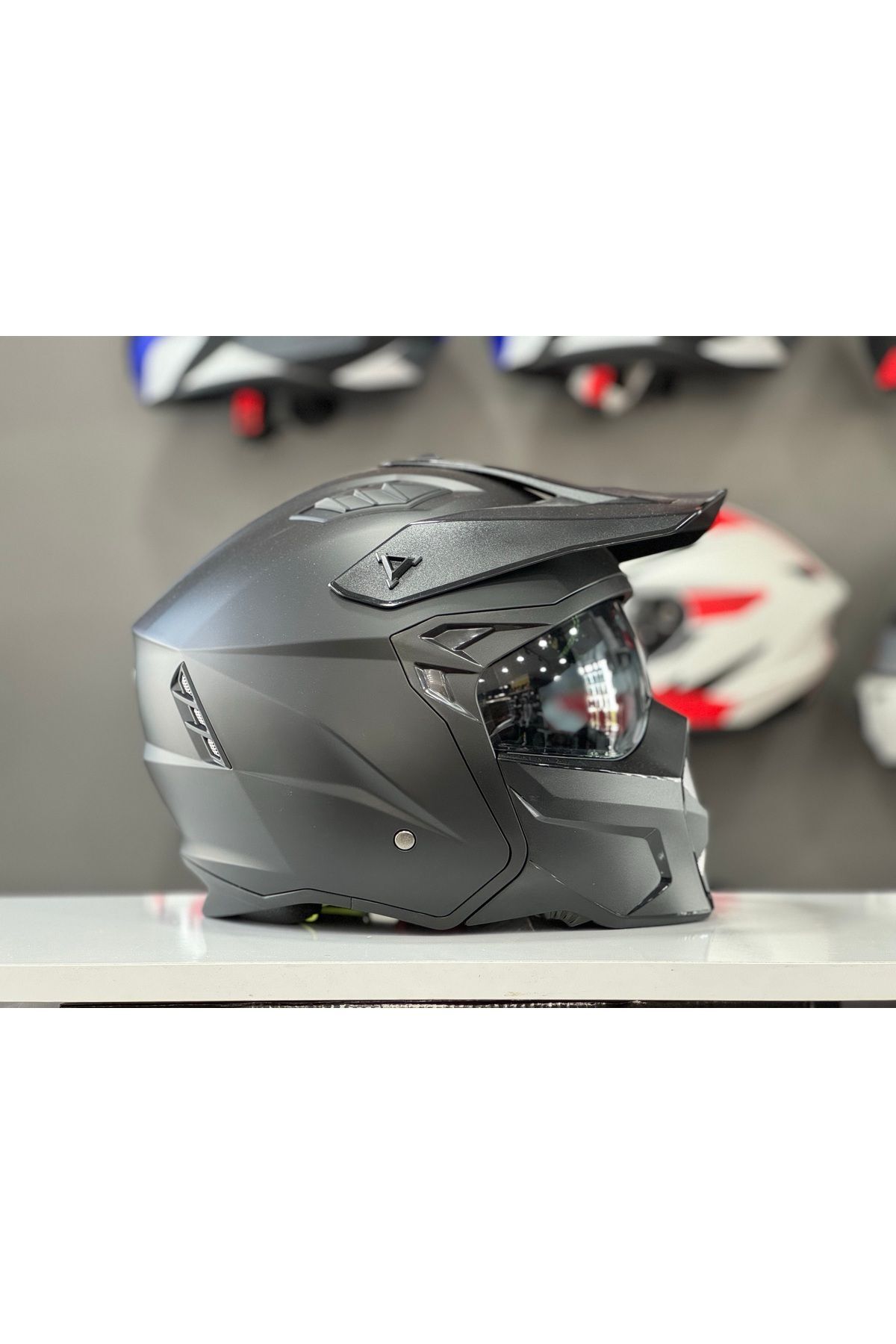 X1-X SEUL MAT BLACK ÇENE AÇILIR GÜNEŞ VİZÖRLÜ KASK