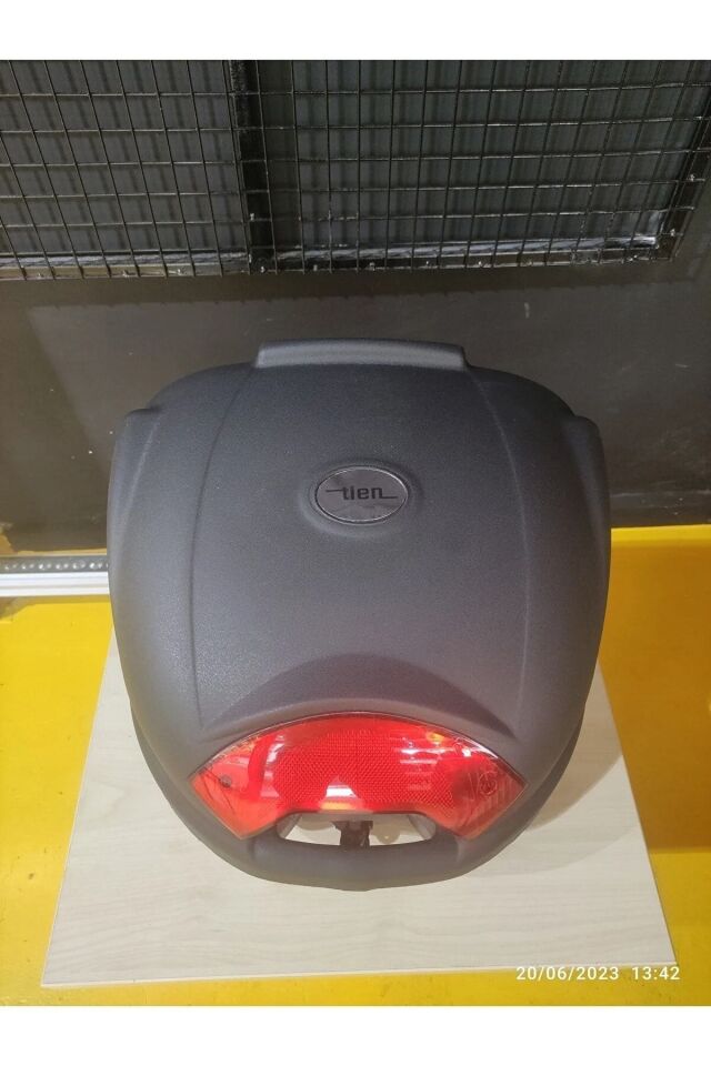 TOPCASE TİEN 33 LT. SİYAH ÇANTA TÜM APARATLARI DAHİL